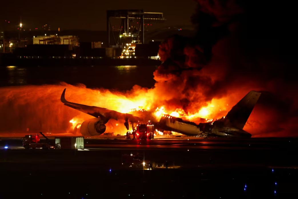 Kondisi Pesawat Japan Airlines A350 yang terbakar (Reuters) - Image