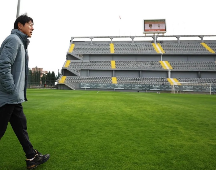 TERTINGGAL: Strategi Shin Tae-yong tidak berjalan baik di babak pertama ketika Indonesia menghadapi Libya dalam laga uji coba di Turki. (PSSI) - Image