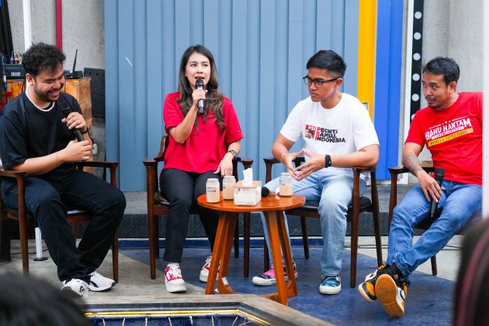 Ketua Umum DPP PSI Kaesang Pangarep berdiskusi dengan para influencer dan komunitas di Pamulang, Tangerang Selatan. - Image