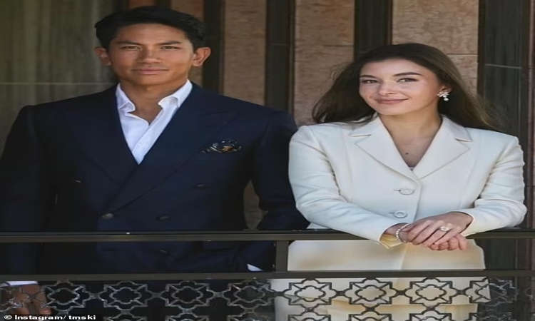 Pangeran Abdul Mateen dari Brunei berbagi foto dengan Anisha Rosnah binti Adam dalam suasana Tahun Baru. (Dailymail) - Image