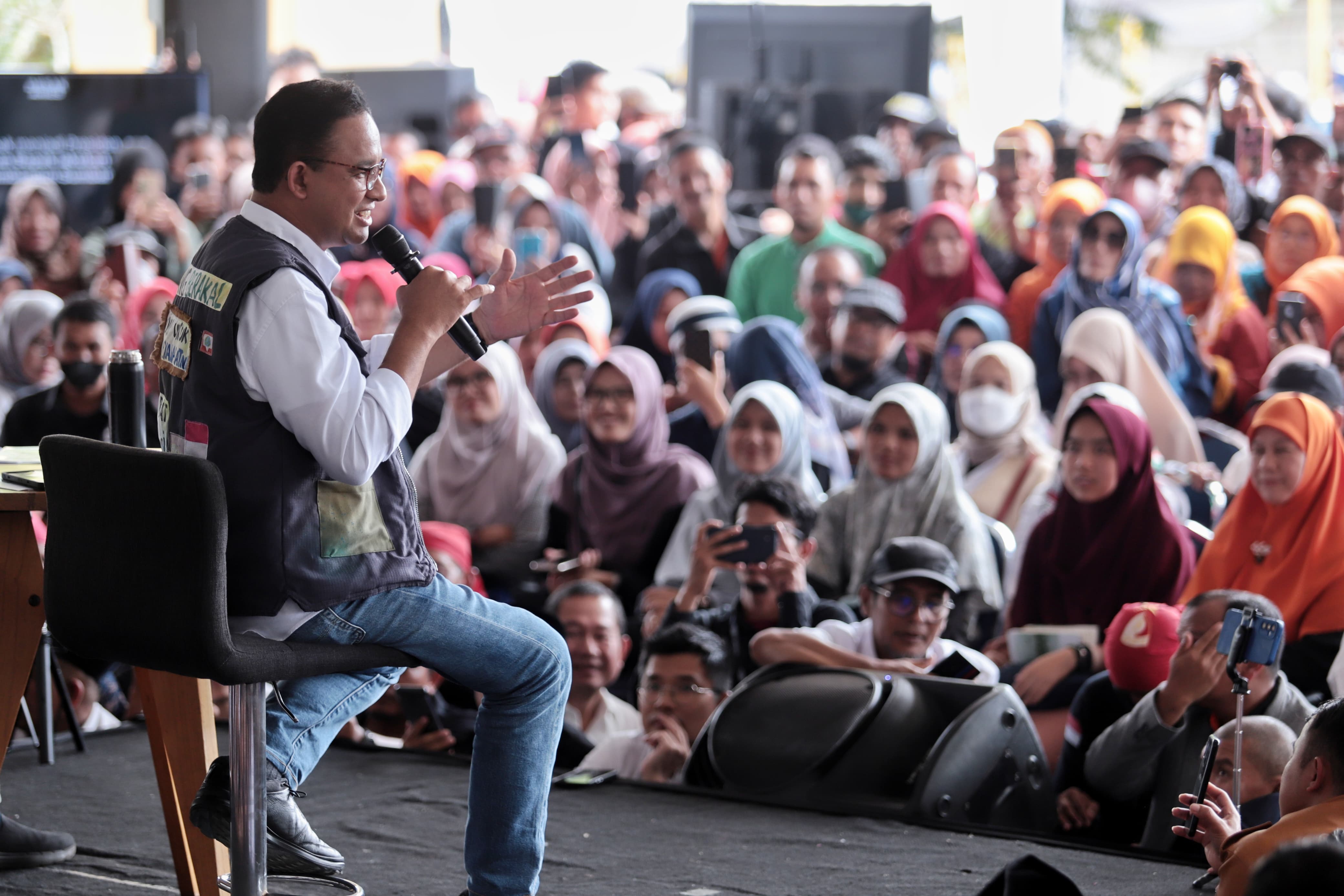 Calon Presiden nomor urut 1 Anies Baswedan berdialog dengan masyarakat dalam kegiatan bertajuk “Desak Anies" - Image