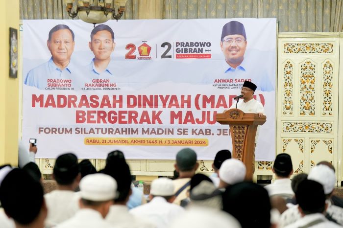 Paslon 02 Prabowo-Gibran mendapat dukungan dari ratusan kepala dan guru madrasah diniyah (madin) di Kabupaten Jember. - Image