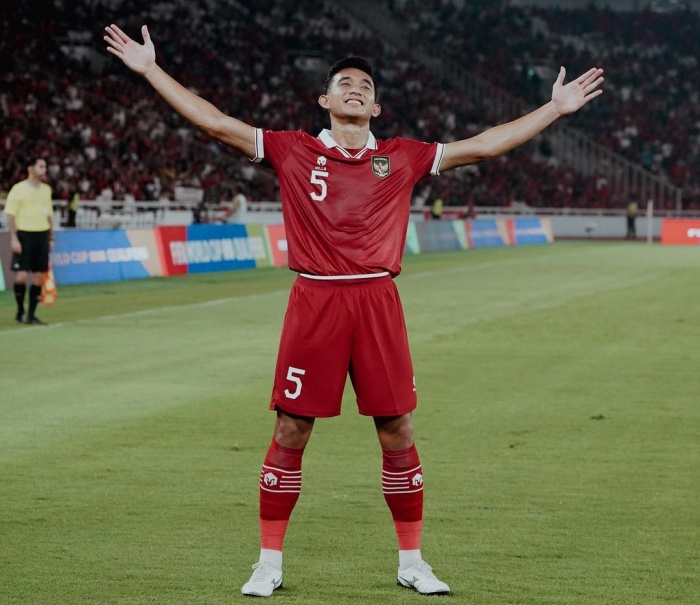 TAMPIL PRIMA: Aksi umpan sukses Rizky Ridho, mantan bek Persebaya Surabaya, mendominasi dalam laga Indonesia vs Libya. (Instagram Rizky Ridho) - Image