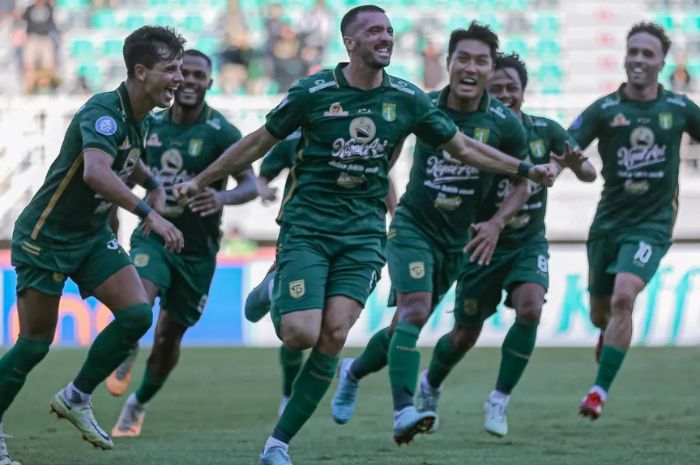 DICARI: Dusan Stevanovic dan Song Ui-young dicari keberadaannya oleh Bonek lantaran tidak terlihat sejak di latihan sejak kedatangan Paul Munster. (Instagram Dusan Stevanovic) - Image
