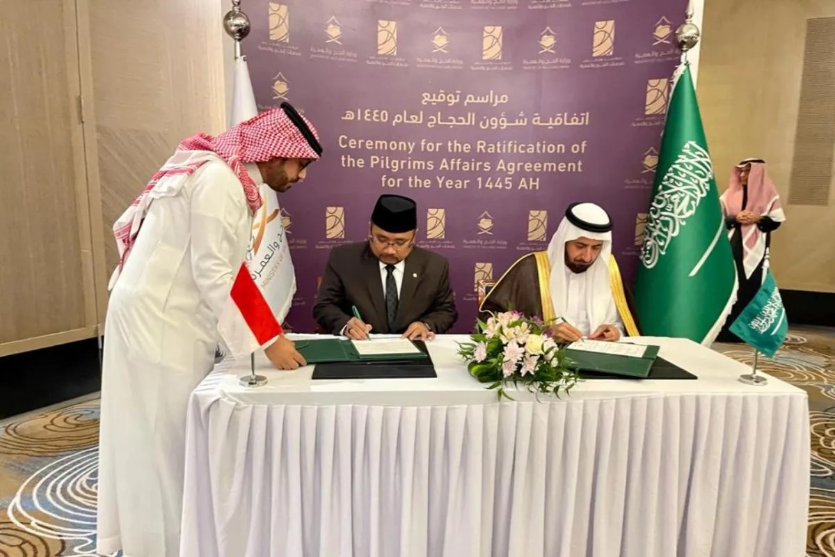 Menteri Agama Yaqut Cholil Qoumas dan Menteri Haji dan Umrah Arab Saudi Tawfiq F. Al-Rabiah menandatangani kesepakatan urusan haji atau ta - Image
