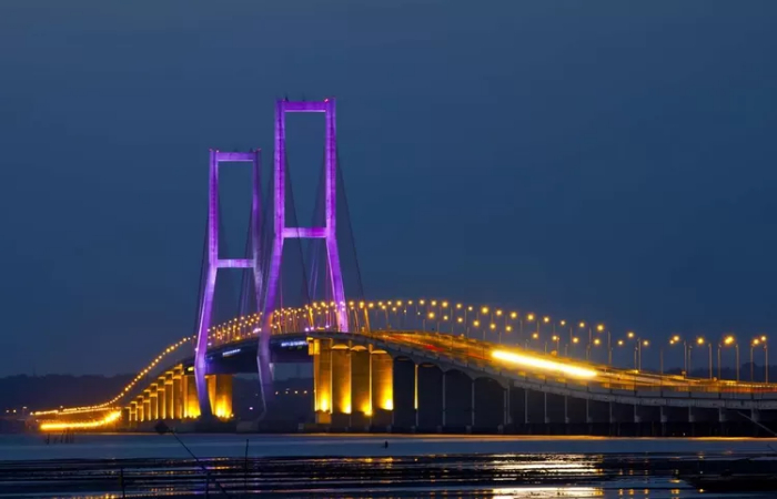 Jembatan suramadu. (Instagram hallo.id) - Image