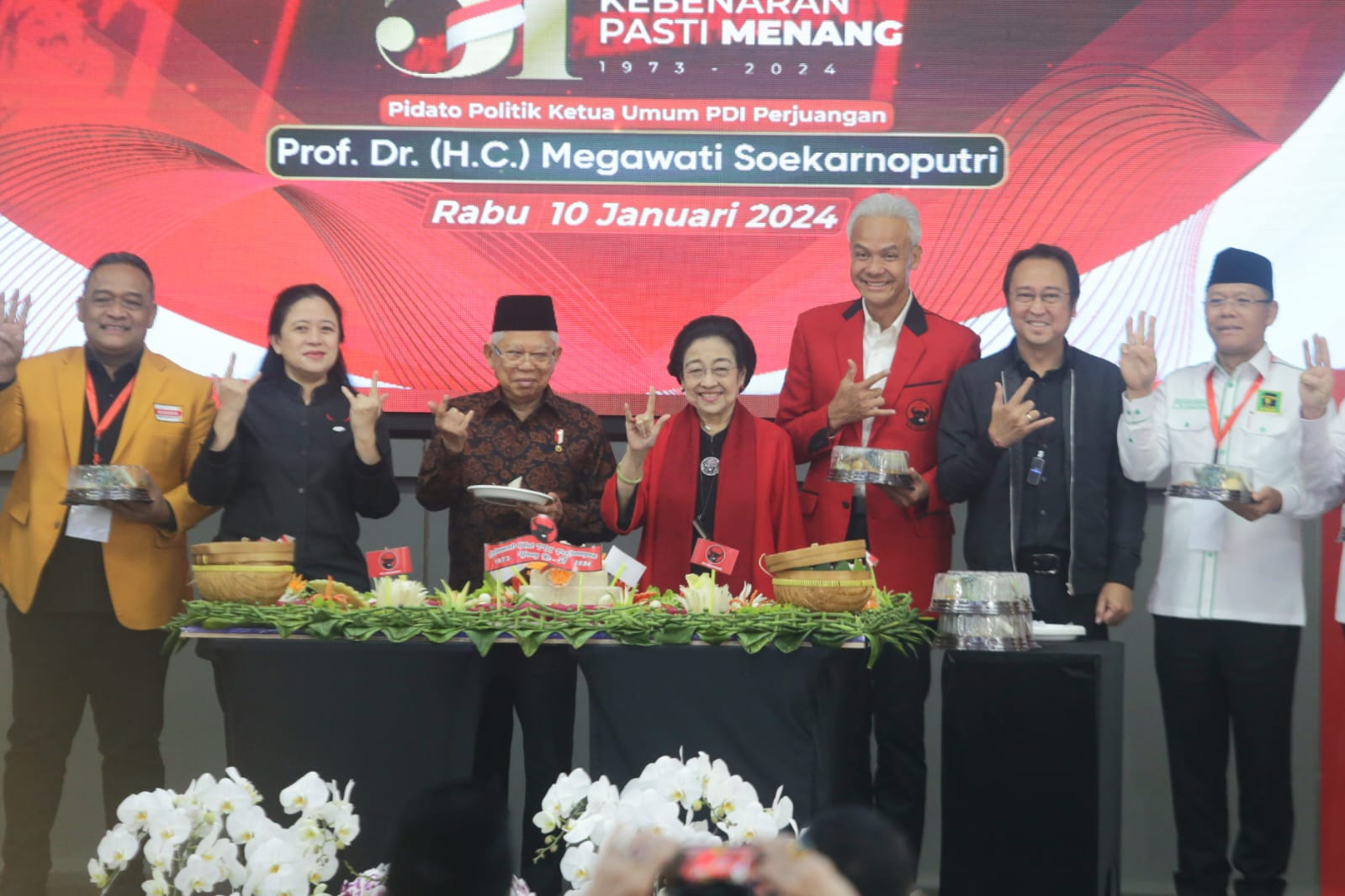 Ketum PDIP Megawati Soekarnoputri bersama Wakil Presiden RI Ma - Image