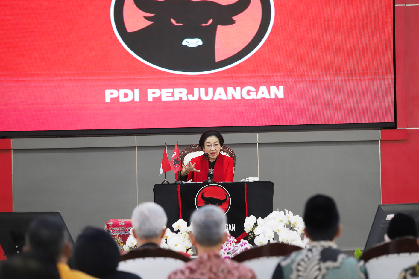 Ketua Umum PDI Perjuangan yang juga Presiden ke-5 RI Megawati Soekarnoputri menyampaikan pidato politiknya saat peringatan HUT ke-51 PDI Perjuangan di Sekolah Partai di Lenteng Agung, Jakarta, Rabu (10/1/2024). - Image