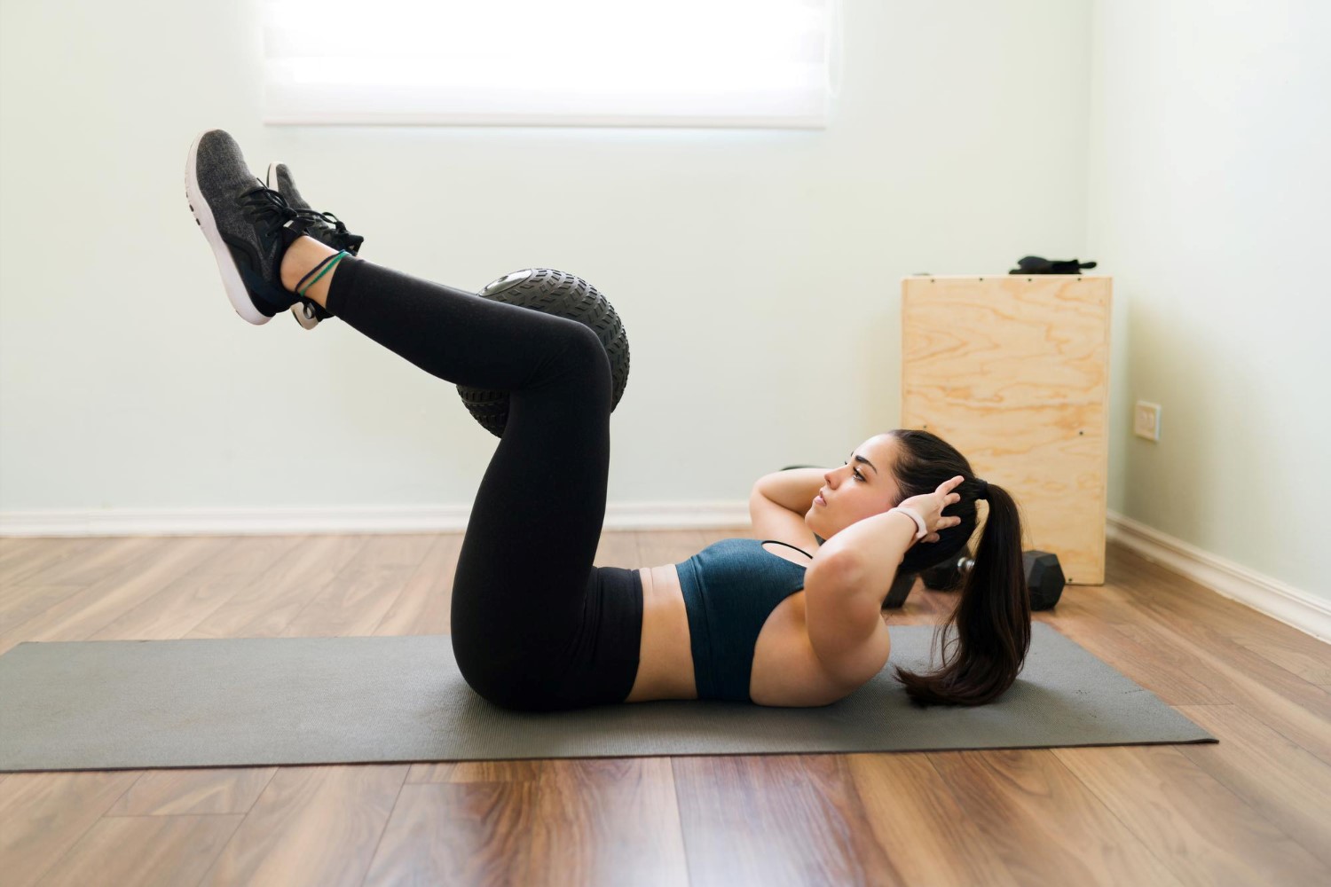 ilustrasi reverse crunch. Sumber foto: Freepik - Image