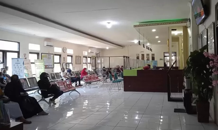 Ruang tunggu Pengadilan Agama (PA) Gresik, didominasi pemohon wanita/ sumber : Radar Gresik - Image