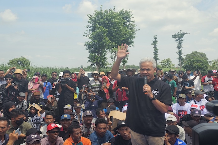 Calon presiden (capres) nomor urut 3 Ganjar Pranowo saat berkampanye di Nganjuk, Jawa Timur, Jumat (12/1). - Image