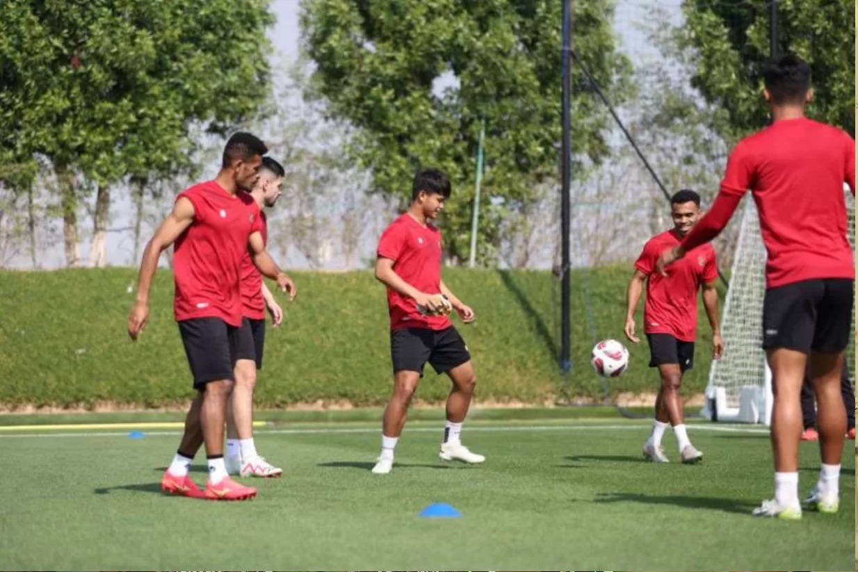 Hokky Caraka dan kawan-kawan di Timnas Indonesia jalani latihan bersama jelang bergulirnya Piala Asia 2023 Qatar (PSSI). / - Image