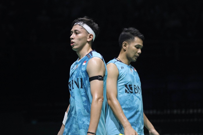 BUTUH PERBAIKAN: Ganda putra Indonesia Fajar Alfian/Muhammad Rian Ardianto menyerah di babak perempat final Malaysia Open 2024. (PP PBSI) - Image