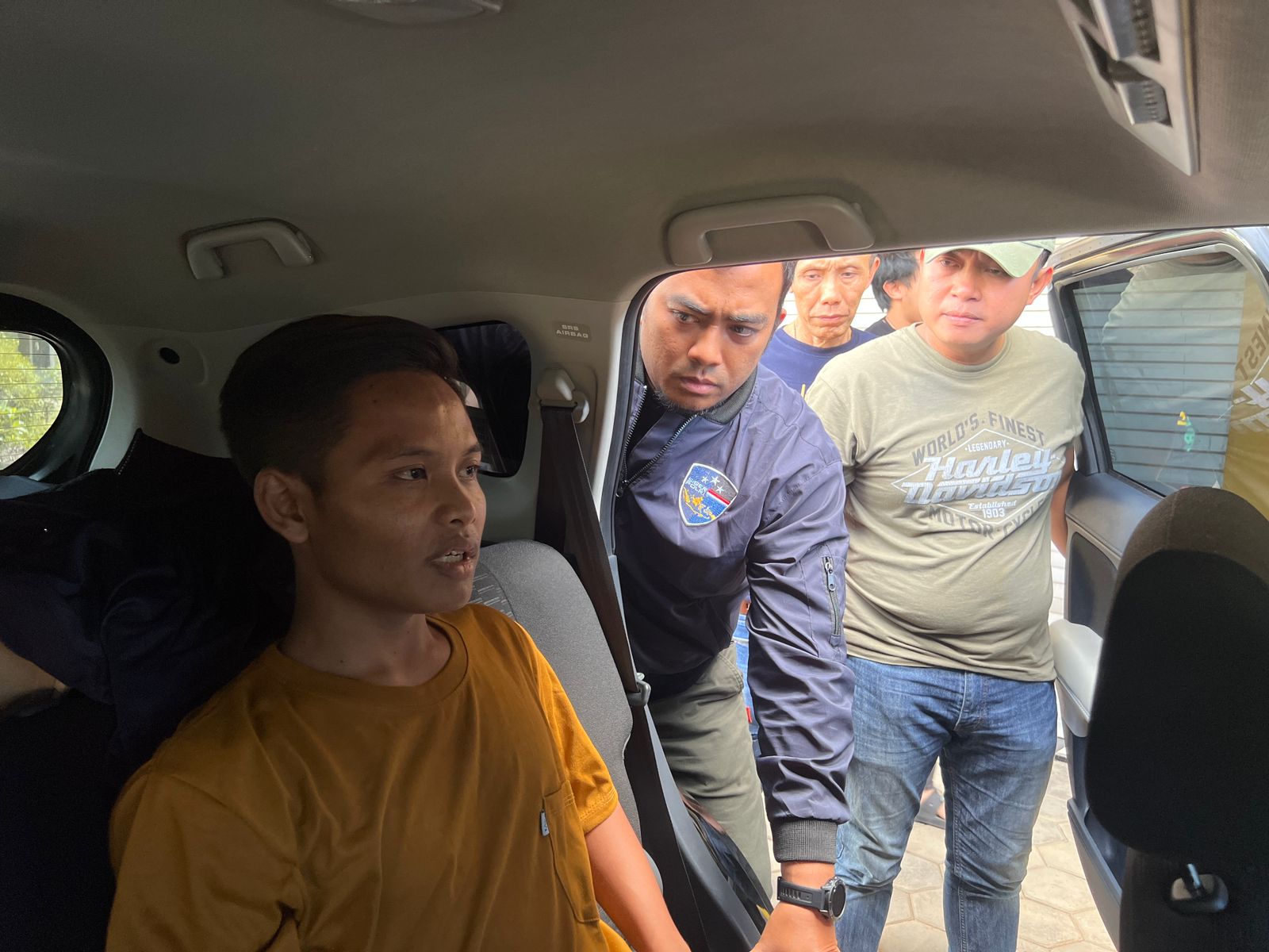 DIPERIKSA INTENSIF Arjun Wijaya Kusuma yang ditangkap tim gabungan Bareskrim dan Polda Jatim di Jember. - Image