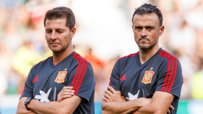 MASTERCLASS: Jesus Casas (kiri) ketika mendampingi Luis Enrique dalam menukangi Timnas Spanyol pada 2018-2022. (Pablo Garcia/Marca) - Image
