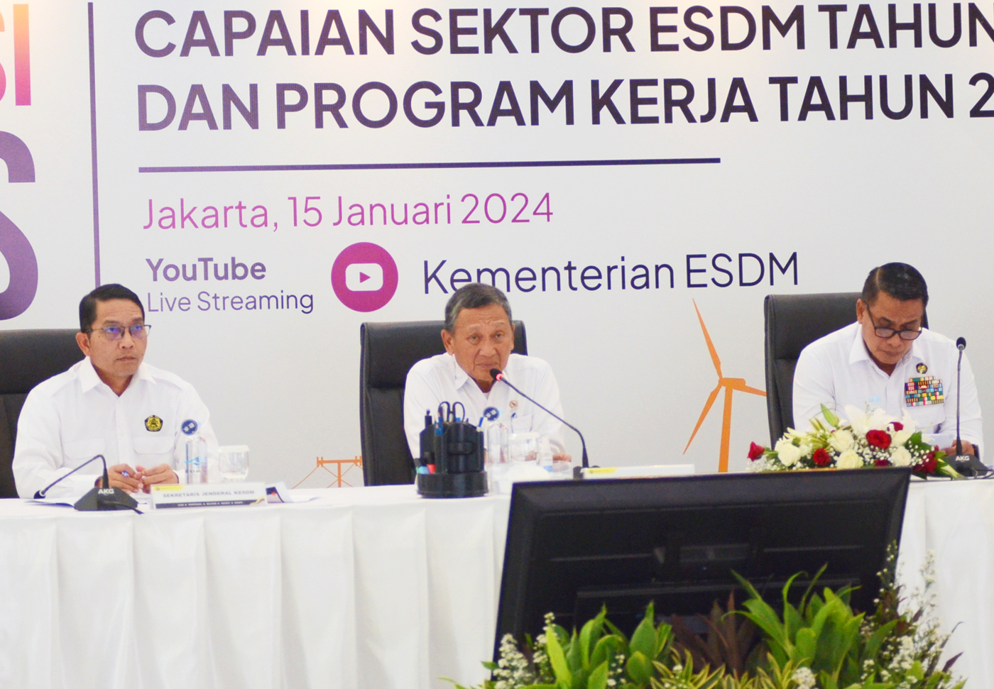 Menteri ESDM Arifin Tasrif didampingi para petinggi Kementerian ESDM saat konferensi pers terkait ca