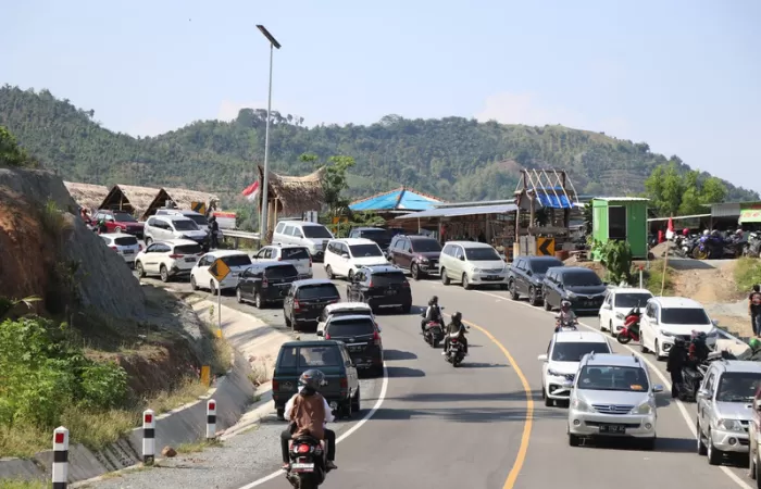 View laut tertutup oleh PKL di JLS Tulungagung. - Image