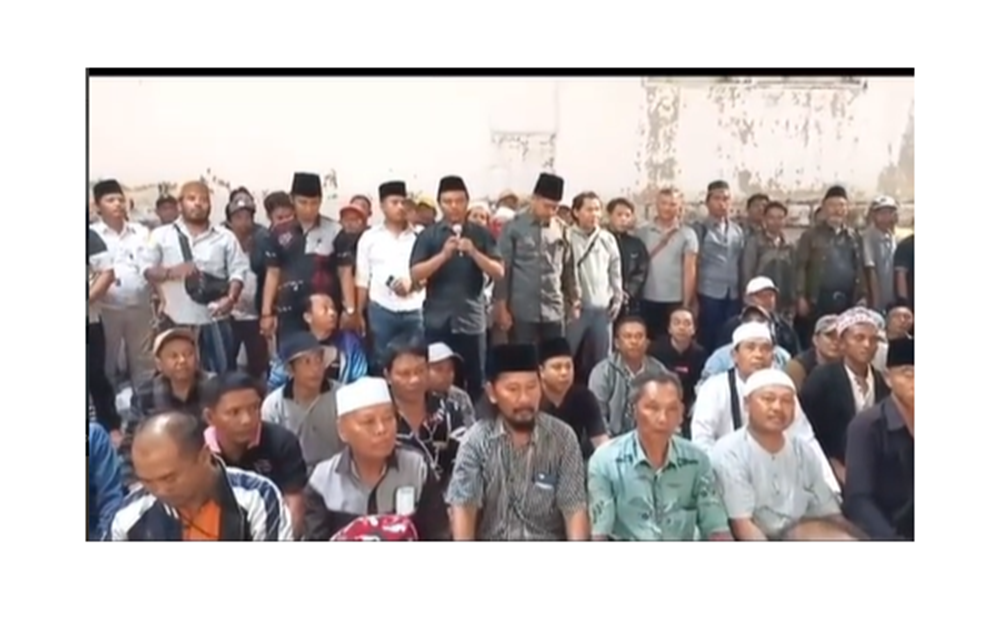 Video Jukir menolak pembayaran parkir menggunakan Qris. (Sumber: Instagram Asli Surabaya) - Image
