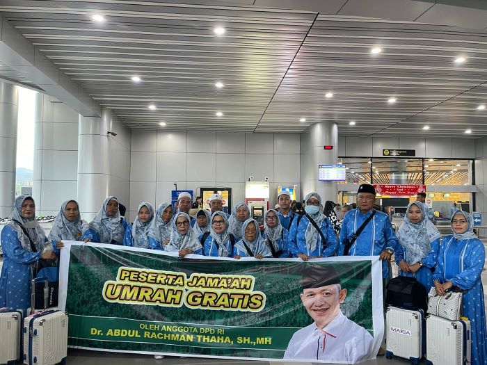 Rombongan jemaah umrah asal Provinsi Sulawesi Tengah yang diberangkatkan anggota DPD RI Abdul Rachman Thaha (ART). - Image