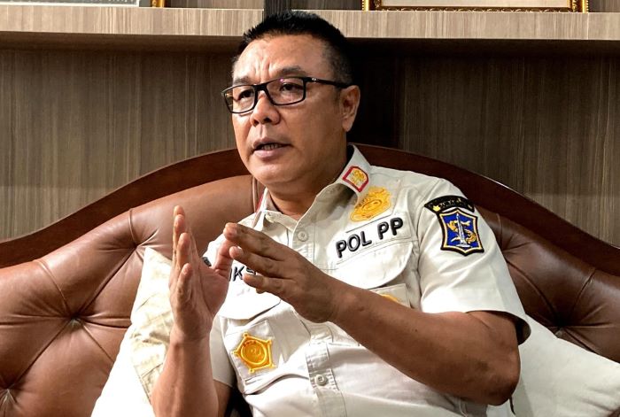 Kepala Satpol PP Kota Surabaya M. Fikser. - Image