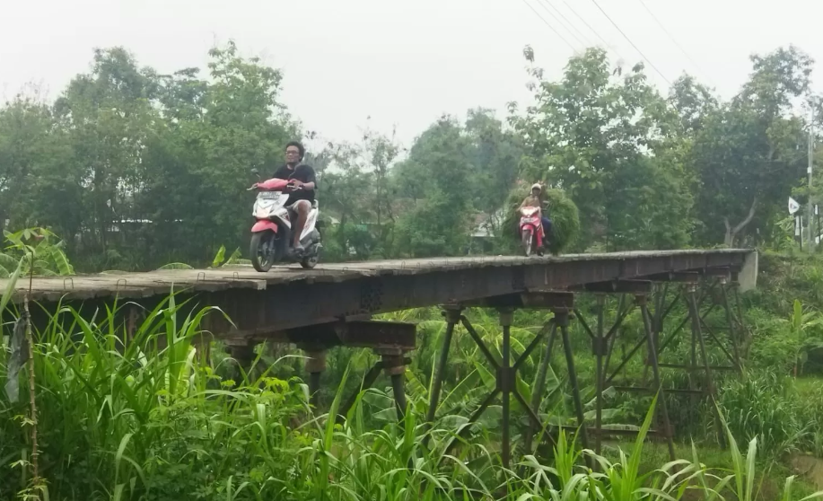 Hanya mengganti beton saja, Jembatan Deng-Deng Mojokerto sering memakan korban (Radar Mojokerto) - Image