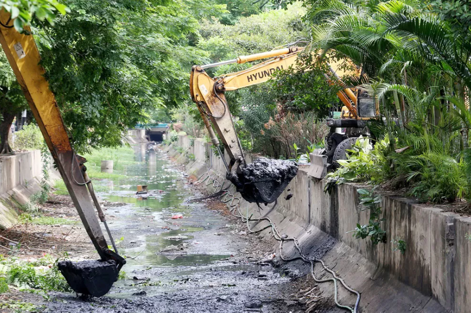 Surabaya Targetkan 2027 Bebas Genangan dan Banjir (Radar Surabaya) - Image