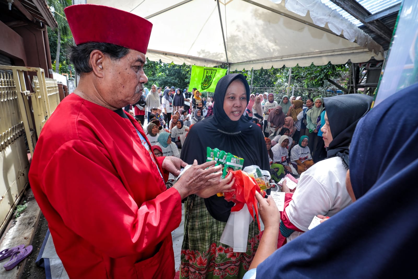 Program bazar sembako murah di Kebayoran Lama, Jakarta Selatan. (Istimewa) - Image
