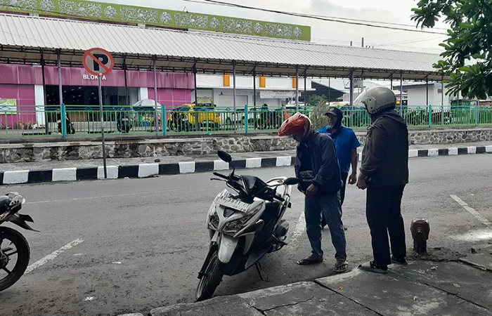 Jalan Dhoho Kota Kediri. - Image