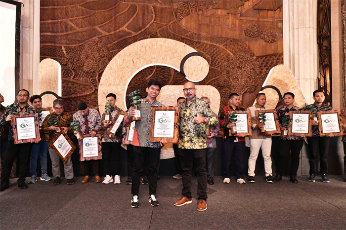 PT Pertamina Patra Niaga memulai 2024 dengan menerima 57 Penghargaan Nasional dalam ajang Indonesia Green Award ke-15 2024. - Image