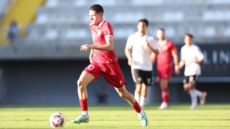 Justin Huber Menggiring Bola. (Dok PSSI) - Image