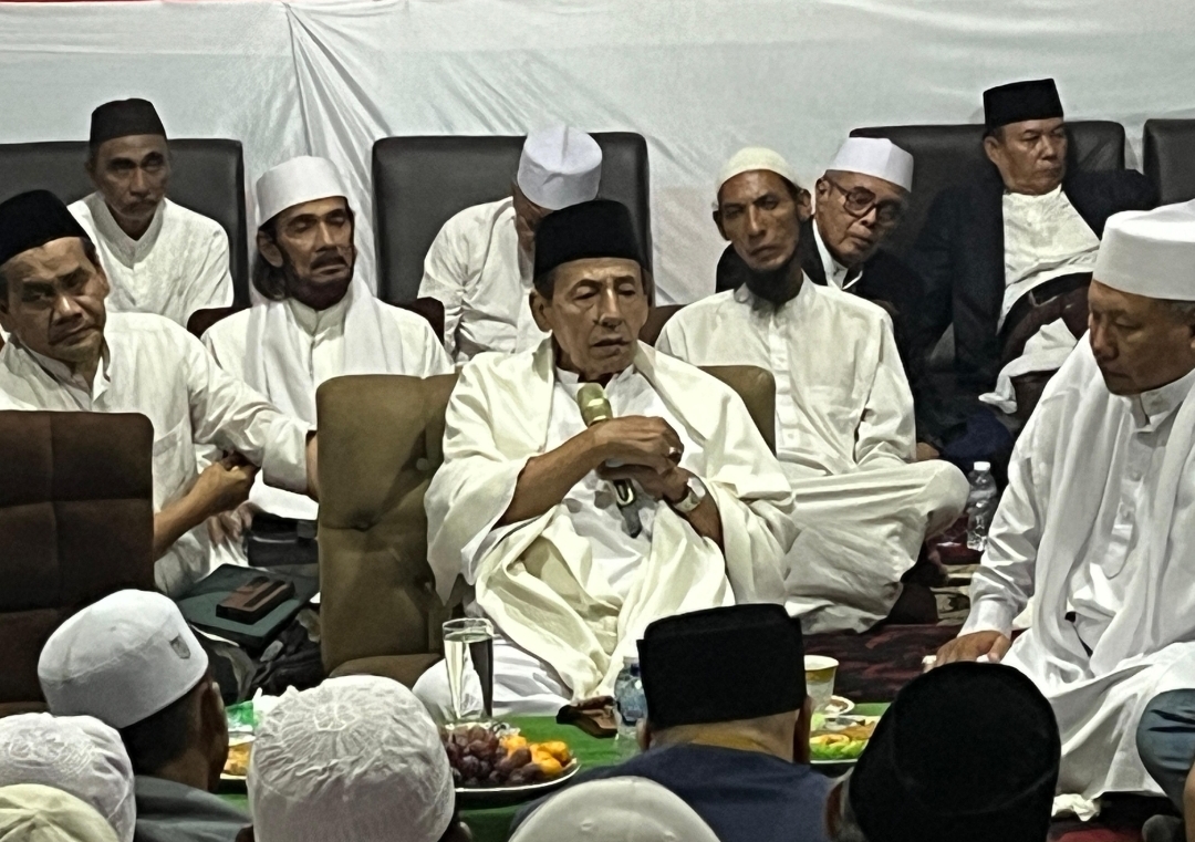 Habib Luthfi bin Yahya dan para ulama lainnya hadir dalam acara forum silaturahmi ulama NU Se-Bogor Raya - Image