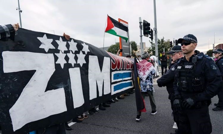Demonstran penuhi jalan-jalan sekitar pelabuhan Melbourne. - Image