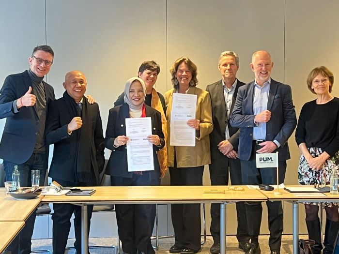 Penandatanganan letter of intent (LOI) Kemenkop UKM dengan Chief Executive Officer PUM. - Image