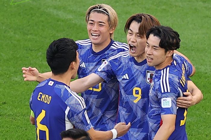MASIH ADA WAKTU: Timnas Indonesia harus menunjukkan mentalitas juara untuk bisa membalikkan keadaan menghadapi Jepang. (AFC) - Image