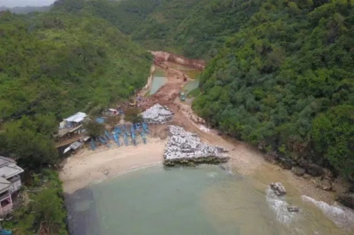 Pelabuhan Pendaratan Ikan (PPI) Gesing di Kelurahan Girikarto, Kecamatan Panggang, Kabupaten Gunungkidul, DI Jogjakarta. - Image