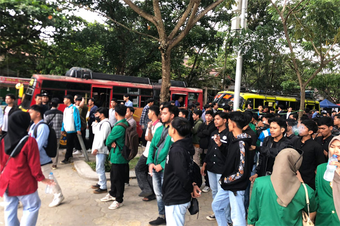 Gerakan moral dari mahasiswa Kalbar mengawal agar Pemilu berjalan damai, bermartabat dan menghasilkan kepemimpinan yang memihak pada rakyat. - Image