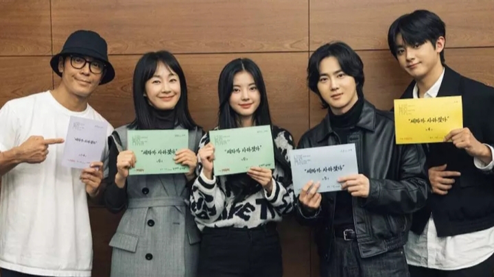 Suho EXO hingga Hong Ye Ji lakukan Pembacaan Naskah Untuk Drama Sejarah Baru The Crown Prince Has Disappeared. Sumber foto: Soompi - Image