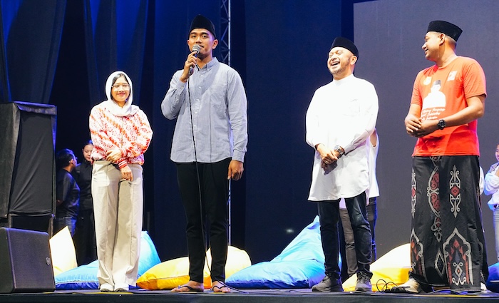 Ketua Umum Partai Solidaritas (PSI) Kaesang Pangarep menghadiri acara Shalawat dan Tabligh Akbar di Lapangan Tegallega, Kota Bandung, Jawa Barat, Jumat (26/1). - Image