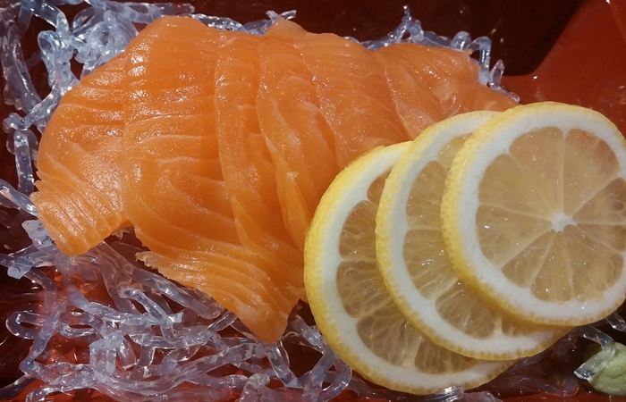 Fillet Ikan Salmon dan Lemon Segar (Pixabay/DominiqueVince) - Image