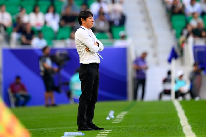 MEMATAHKAN KUTUKAN: Shin Tae-yong punya tugas berat untuk mematahkan kutukan 43 tahun Timnas Indonesia belum pernah menang dari Australia. (Tim Media PSSI) - Image