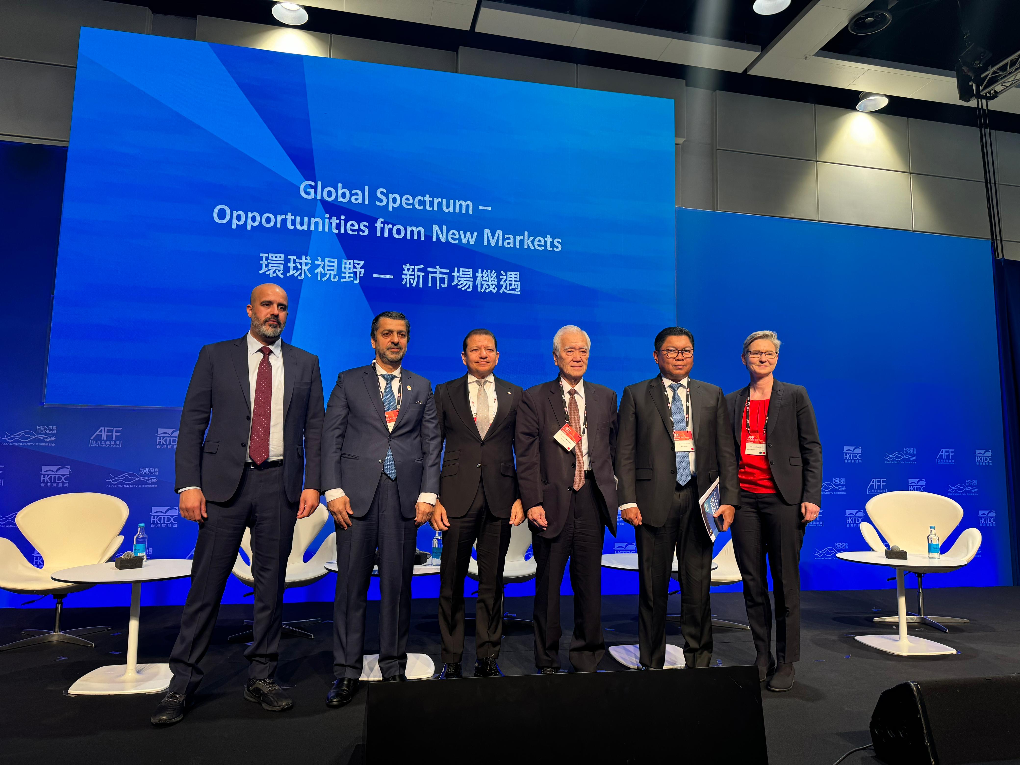 Dalam Asian Financial Forum (AFF) 2024, Bank Mandiri membagikan kisah sukses peran digital dalam menangkap peluang bisnis di Tanah Air. - Image