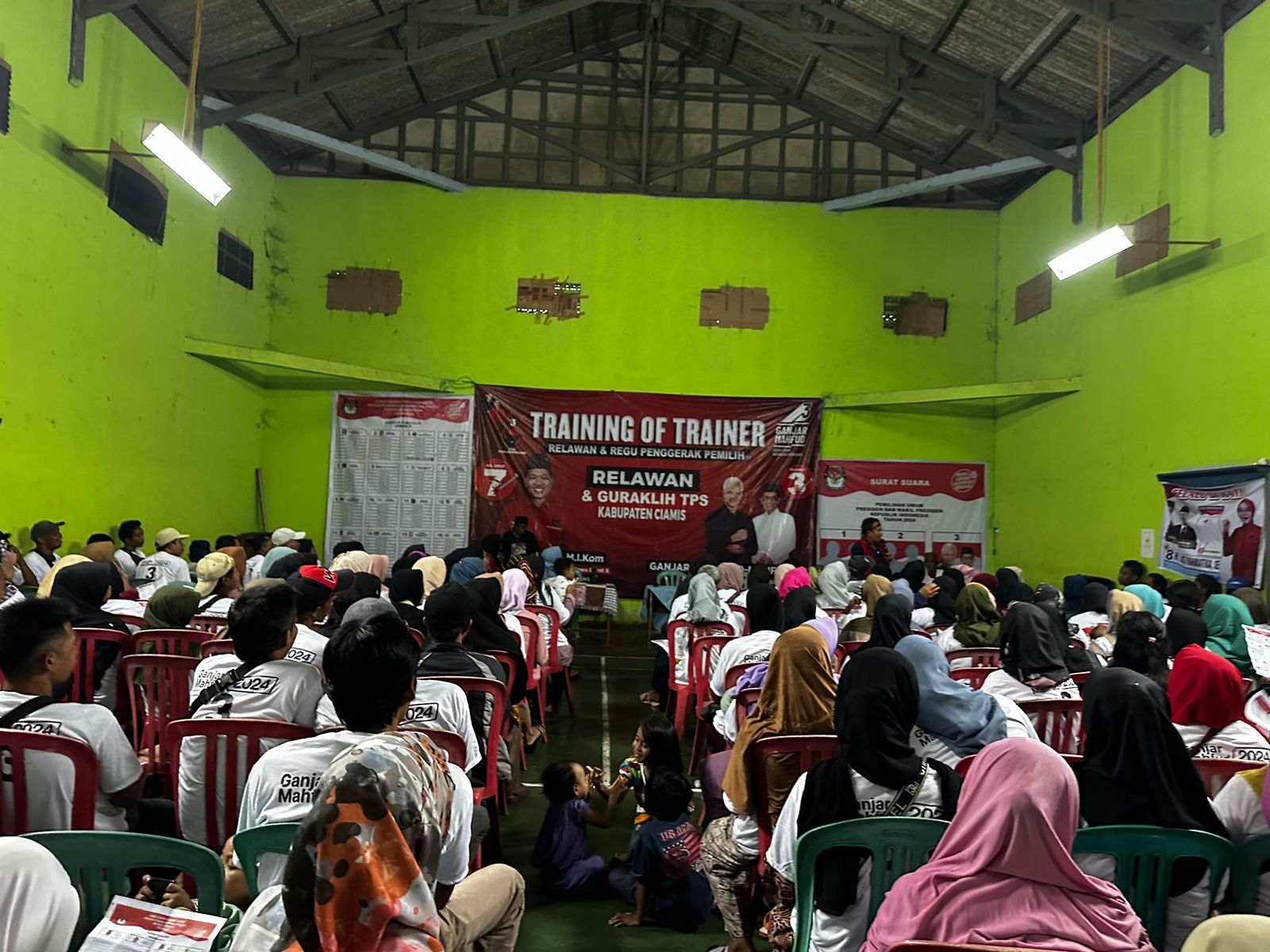 TPN Ganjar-Mahfud terus meningkatkan intensitas menyapa dan mensosialisasikan pasangan capres-cawapres nomor urut 3, Ganjar-Mahfud. (Istimewa) - Image