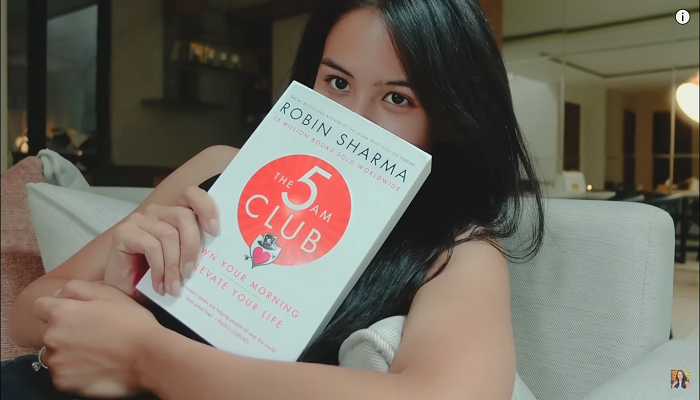 Rahasia orang sukses bangun jam 5 pagi /YouTube @Maudy_Ayunda - Image