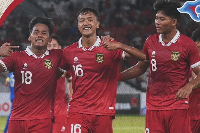 WONDERKID: Toni Firmansyah (nomor 18) bersama pemain Timnas Indonesia U-20 ketika merayakan golnya ke gawang Thailand. (Tim Media PSSI) - Image