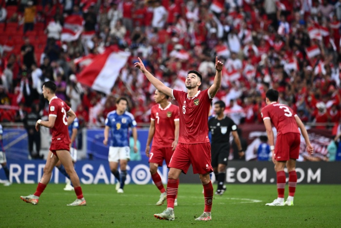 PATAHKAN MITOS: Selebrasi Sandy Walsh ketika mencetak gol pada laga Timnas Indonesia menghadapi Jepang di Grup D Piala Asia 2023. (Tim Media PSSI) - Image