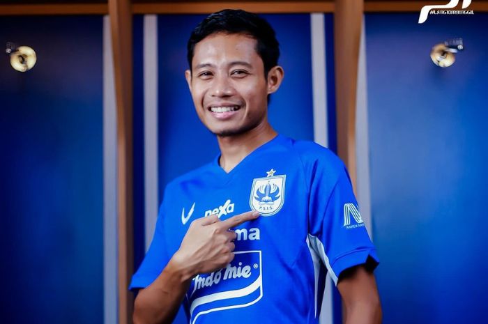 PULANG: Evan Dimas Darmono dibawa PSIS Semarang ketika bertandang ke Persebaya Surabaya untuk laga yang akan digelar Selasa (30/1). (PSIS Semarang) - Image