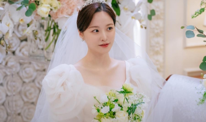 Aktris Bae Yoon Kyung yang Jadi CEO dalam Drama Wedding Impossible. Sumber foto: Soompi - Image