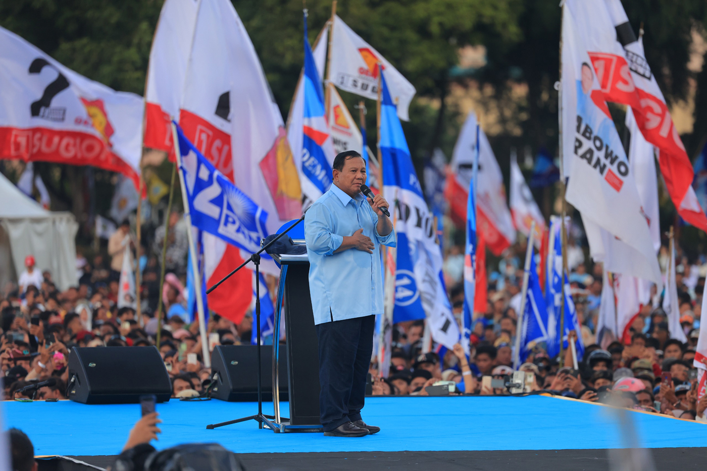 Calon presiden nomor urut 2, Prabowo Subianto berorasi saat kampanye akbar bertajuk kirab kebangsaan