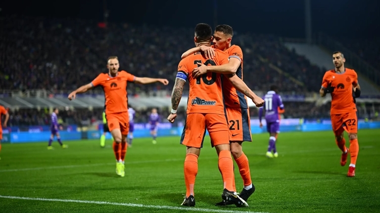 Lautaro Martinez merayakan gol saat melawan Fiorentina./inter.it - Image