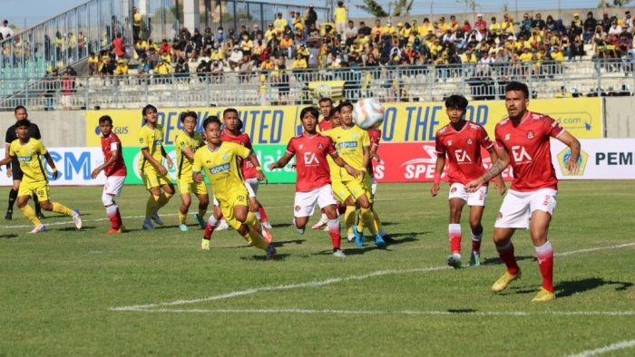 Pertandingan Gresik United vs Malut United di Liga 2. (Gresik United) - Image